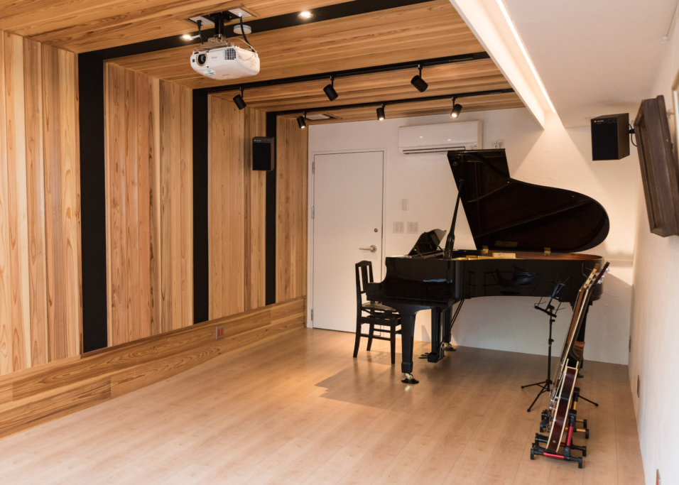 自然素材が美しく、音がやさしいミニサロン